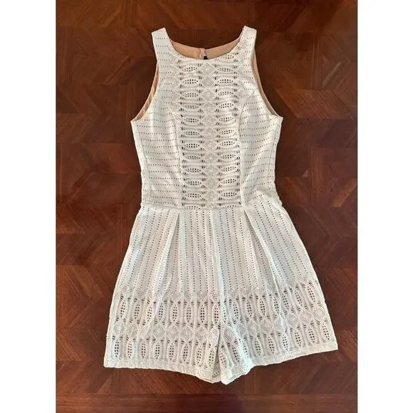 Elegant and rare Nightcap by Carisa Rene skort dress in white crochet lace - Picture 14 of 16